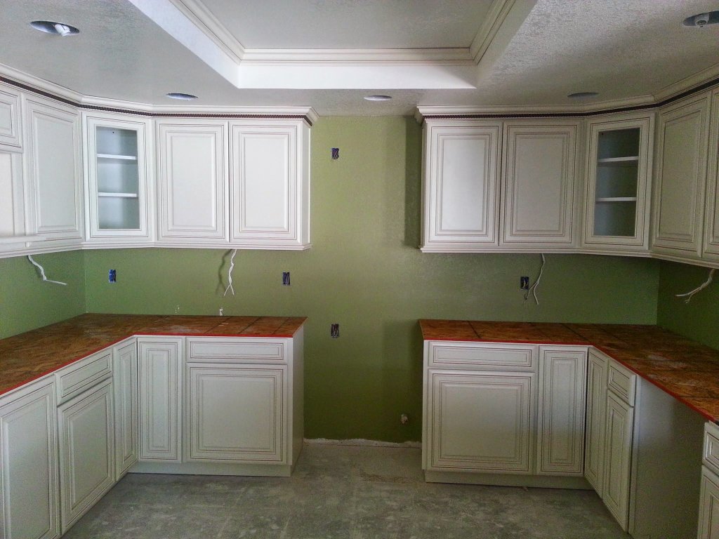 Custom kitchen cabinets with crown molding – Lake Elsinore, CA