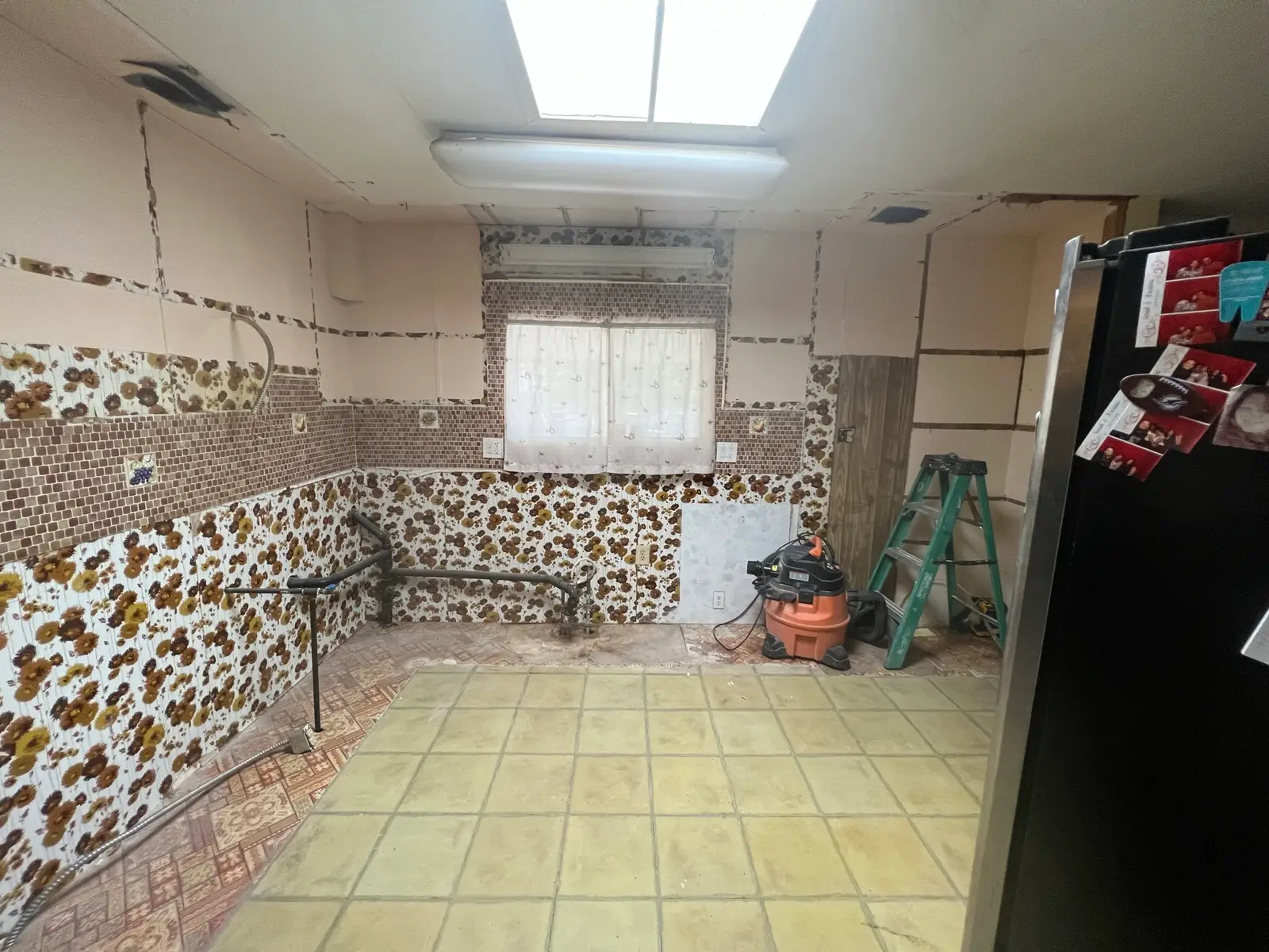Before kitchen remodel photo 75 during Valle Vista kitchen remodel project by PL Builders