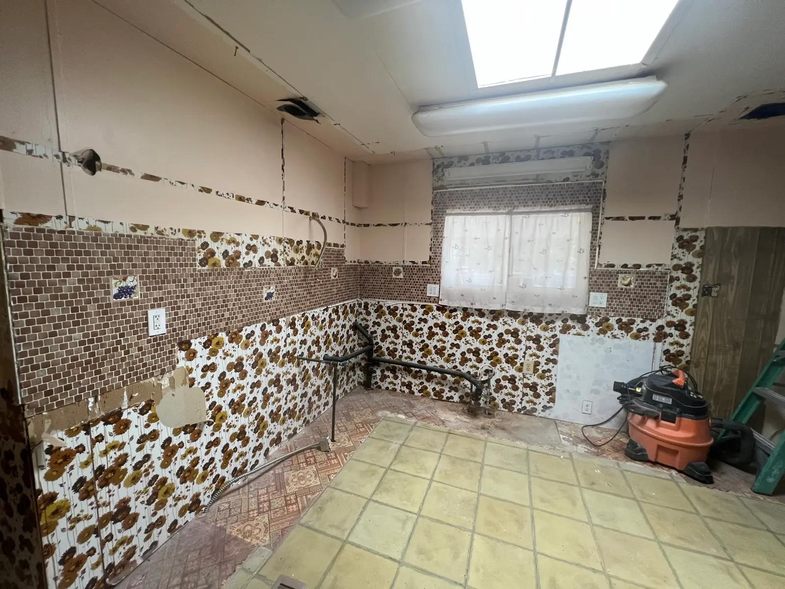 Before kitchen remodel photo 77 during Valle Vista kitchen remodel project by PL Builders